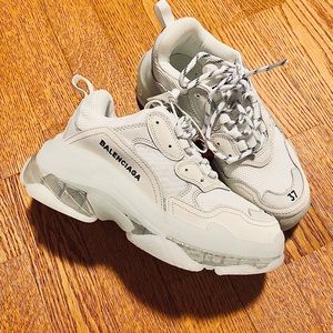 Women white shoes size 6.5